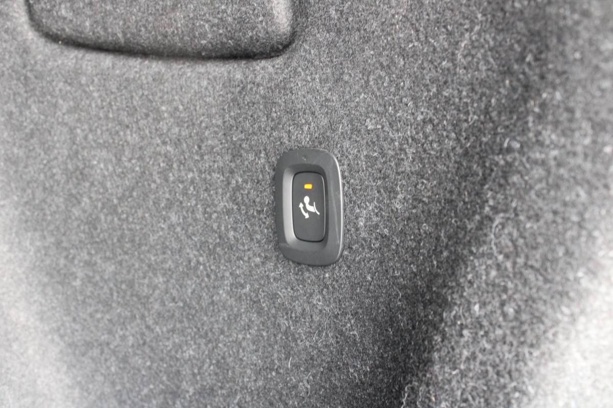 Volvo XC40 Volvo XC40 T4 211PK Automaat Plug-in hybrid Plus Bright | Trekhaak | El. Stoelen | Pilot Assist | Verw. Voorstoelen | BLIS | H&K Audio |