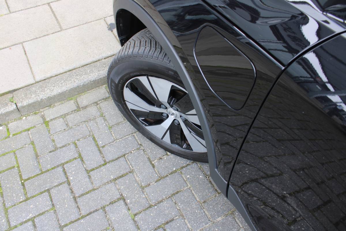 Volvo XC40 Volvo XC40 T4 211PK Automaat Plug-in hybrid Plus Bright | Trekhaak | El. Stoelen | Pilot Assist | Verw. Voorstoelen | BLIS | H&K Audio |