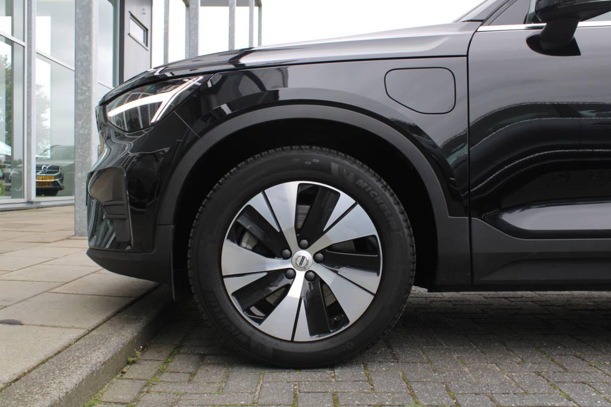 Volvo XC40 Volvo XC40 T4 211PK Automaat Plug-in hybrid Plus Bright | Trekhaak | El. Stoelen | Pilot Assist | Verw. Voorstoelen | BLIS | H&K Audio |