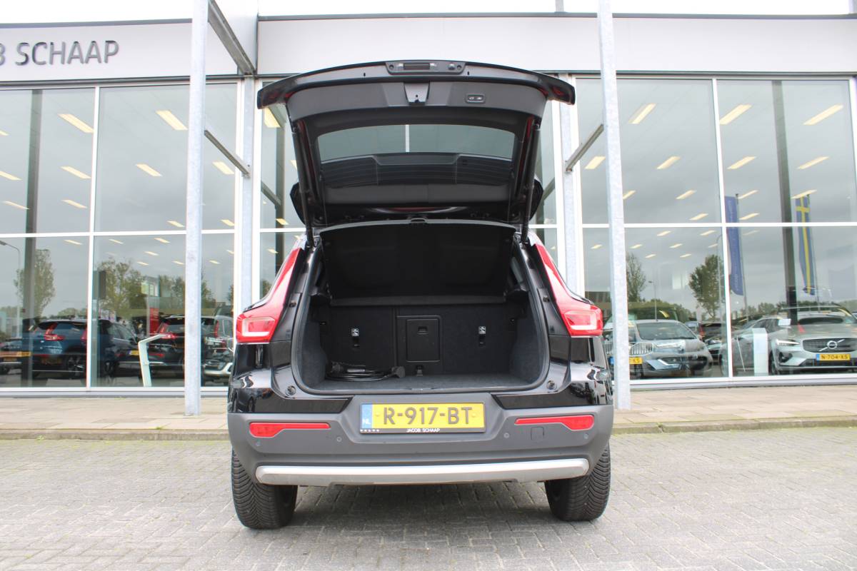 Volvo XC40 Volvo XC40 T4 211PK Automaat Plug-in hybrid Plus Bright | Trekhaak | El. Stoelen | Pilot Assist | Verw. Voorstoelen | BLIS | H&K Audio |