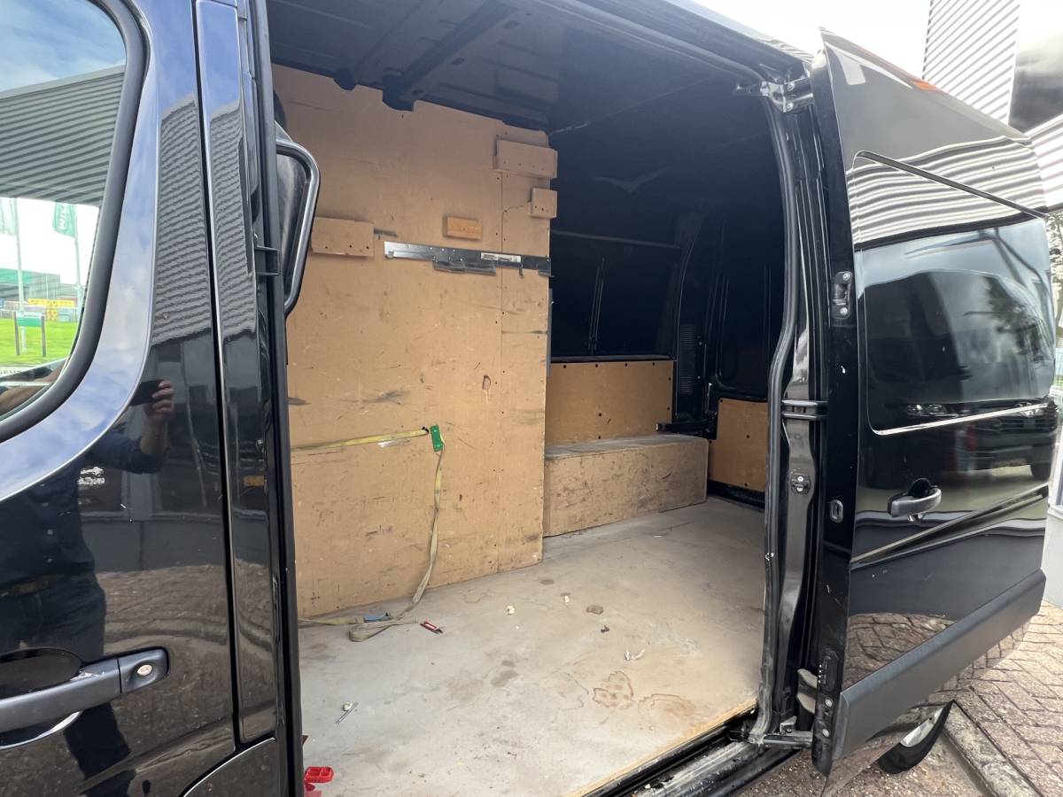 Renault Master Renault Master T35 2.3 dCi 135 L2H2 Work Edition