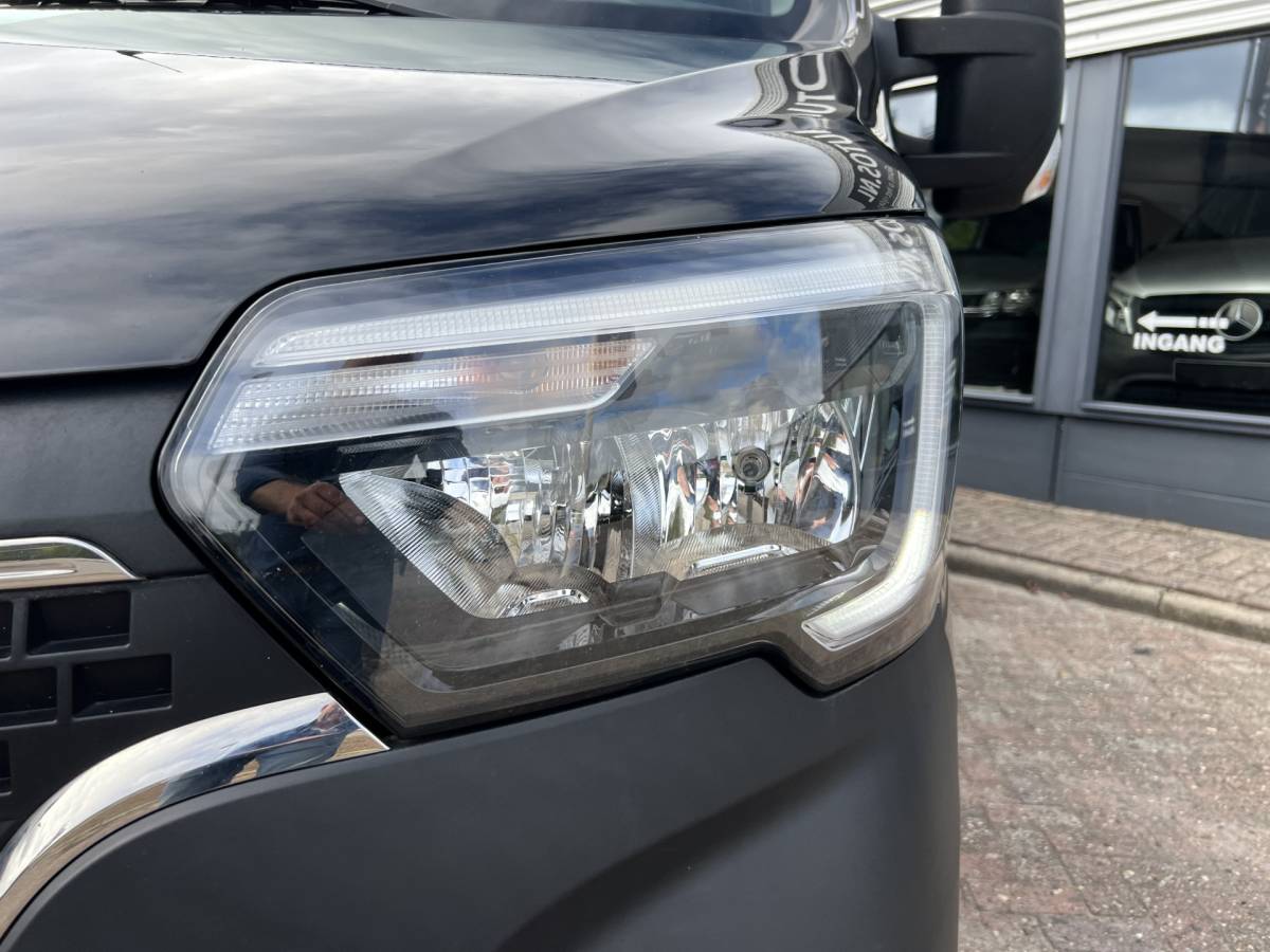 Renault Master Renault Master T35 2.3 dCi 135 L2H2 Work Edition
