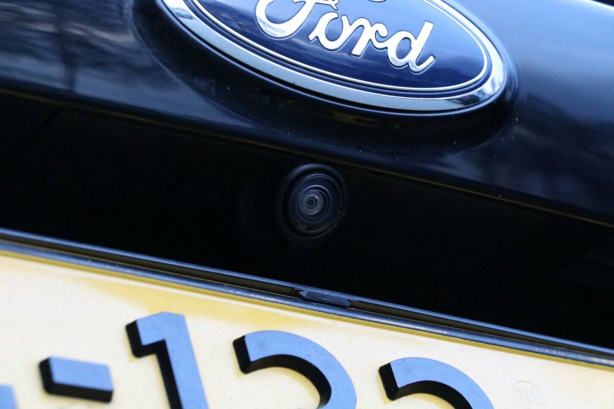 Ford Kuga Ford Kuga 1.5 AWD EcoBoost |ST LINE| Trekhaak Camera Pdc Carplay PrivacyGlass Lmv Uistraling 140000km BJ2017
