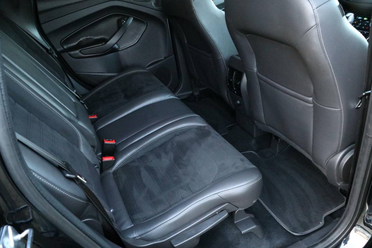 Ford Kuga Ford Kuga 1.5 AWD EcoBoost |ST LINE| Trekhaak Camera Pdc Carplay PrivacyGlass Lmv Uistraling 140000km BJ2017
