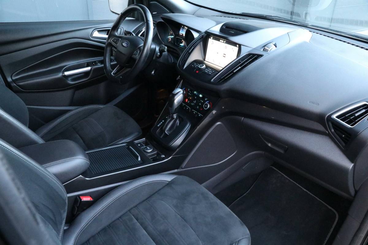 Ford Kuga Ford Kuga 1.5 AWD EcoBoost |ST LINE| Trekhaak Camera Pdc Carplay PrivacyGlass Lmv Uistraling 140000km BJ2017