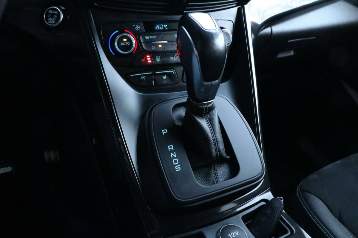 Ford Kuga Ford Kuga 1.5 AWD EcoBoost |ST LINE| Trekhaak Camera Pdc Carplay PrivacyGlass Lmv Uistraling 140000km BJ2017