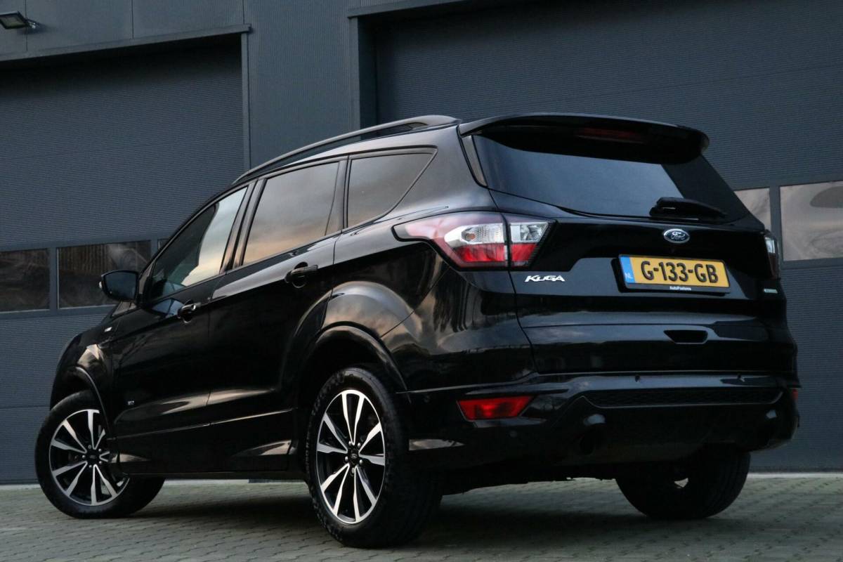 Ford Kuga Ford Kuga 1.5 AWD EcoBoost |ST LINE| Trekhaak Camera Pdc Carplay PrivacyGlass Lmv Uistraling 140000km BJ2017