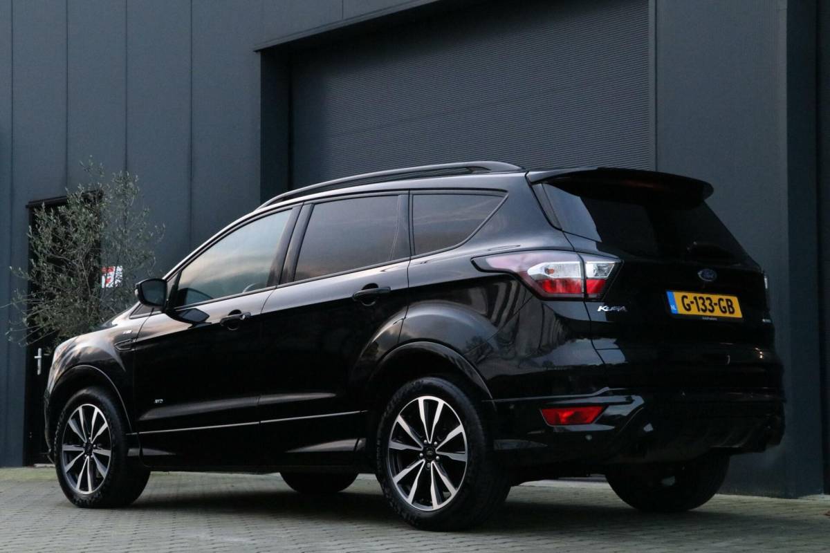 Ford Kuga Ford Kuga 1.5 AWD EcoBoost |ST LINE| Trekhaak Camera Pdc Carplay PrivacyGlass Lmv Uistraling 140000km BJ2017