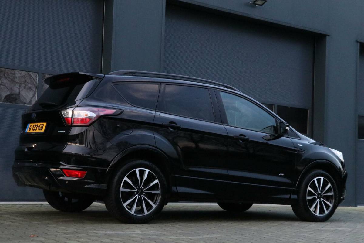 Ford Kuga Ford Kuga 1.5 AWD EcoBoost |ST LINE| Trekhaak Camera Pdc Carplay PrivacyGlass Lmv Uistraling 140000km BJ2017