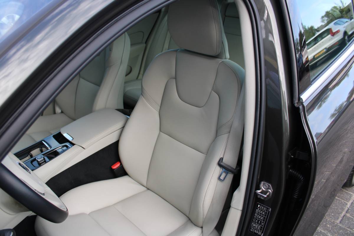 Volvo V60 Volvo V60 T6 Recharge AWD Inscription | H&K audio | Camera achter | Climate | Memory seat | verwarmd stuurwiel/voorstoelen |