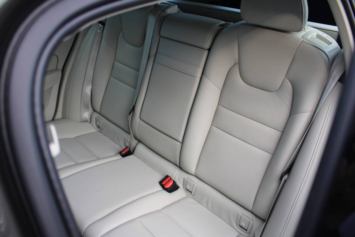 Volvo V60 Volvo V60 T6 Recharge AWD Inscription | H&K audio | Camera achter | Climate | Memory seat | verwarmd stuurwiel/voorstoelen |