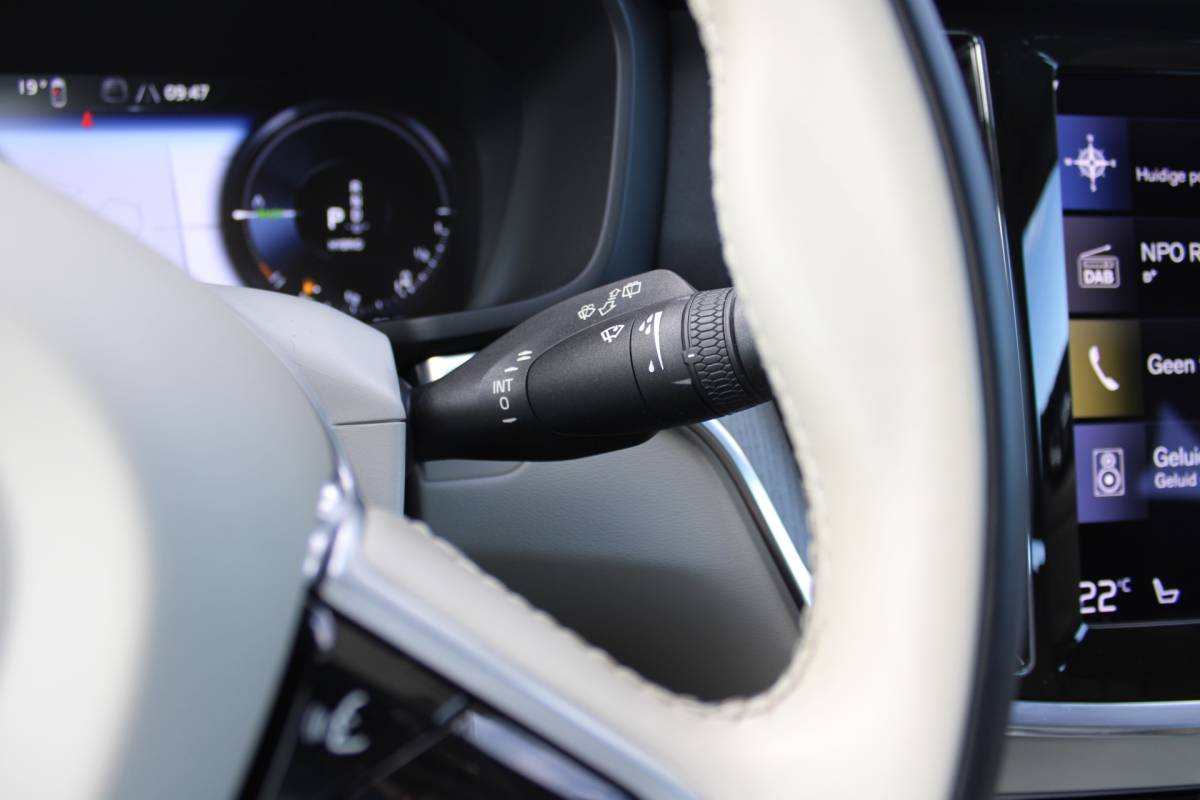Volvo V60 Volvo V60 T6 Recharge AWD Inscription | H&K audio | Camera achter | Climate | Memory seat | verwarmd stuurwiel/voorstoelen |
