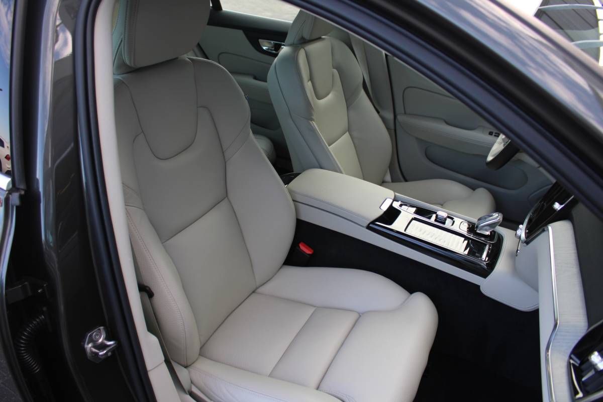 Volvo V60 Volvo V60 T6 Recharge AWD Inscription | H&K audio | Camera achter | Climate | Memory seat | verwarmd stuurwiel/voorstoelen |