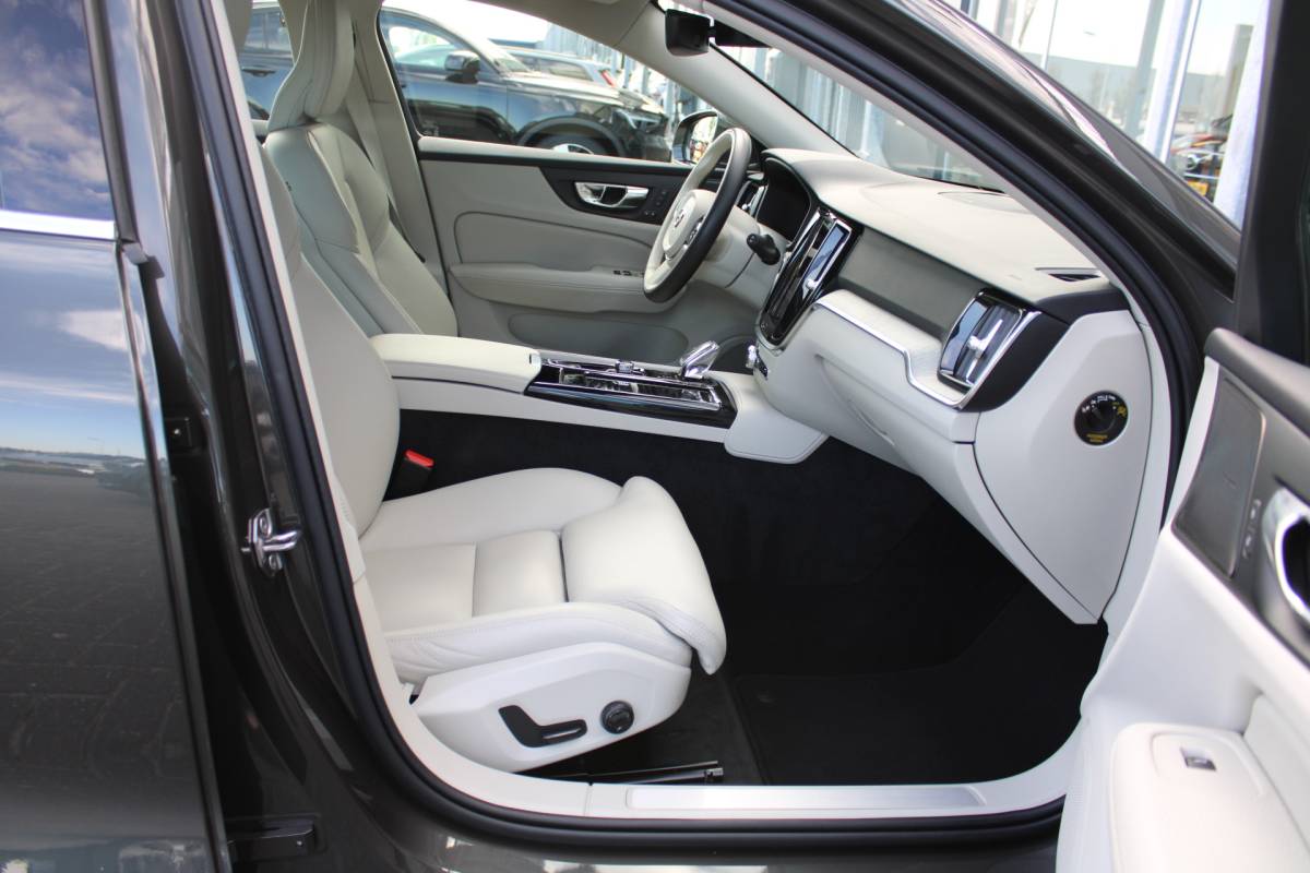 Volvo V60 Volvo V60 T6 Recharge AWD Inscription | H&K audio | Camera achter | Climate | Memory seat | verwarmd stuurwiel/voorstoelen |