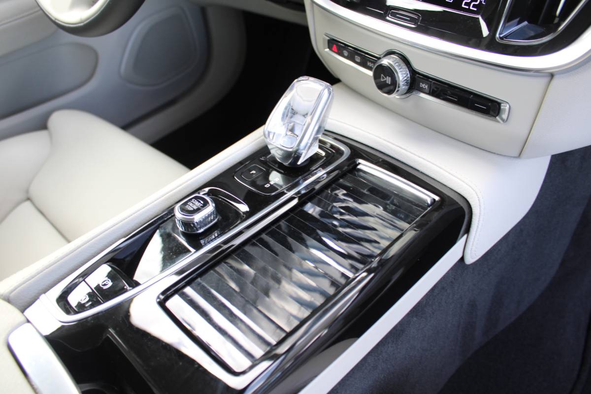 Volvo V60 Volvo V60 T6 Recharge AWD Inscription | H&K audio | Camera achter | Climate | Memory seat | verwarmd stuurwiel/voorstoelen |