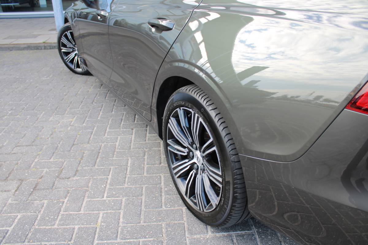 Volvo V60 Volvo V60 T6 Recharge AWD Inscription | H&K audio | Camera achter | Climate | Memory seat | verwarmd stuurwiel/voorstoelen |