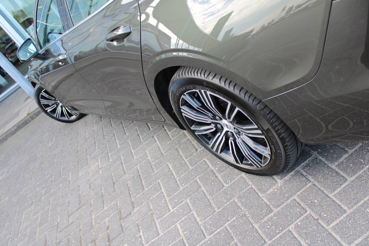 Volvo V60 Volvo V60 T6 Recharge AWD Inscription | H&K audio | Camera achter | Climate | Memory seat | verwarmd stuurwiel/voorstoelen |