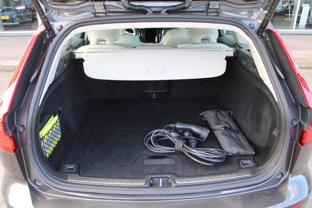 Volvo V60 Volvo V60 T6 Recharge AWD Inscription | H&K audio | Camera achter | Climate | Memory seat | verwarmd stuurwiel/voorstoelen |
