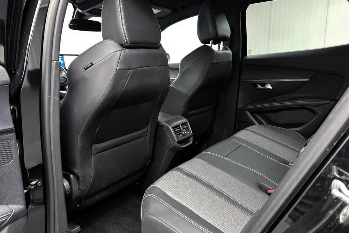 Peugeot 3008 Peugeot 3008 1.6 HYbrid 225 Allure | Camera | Half lederen bekleding | Navigatie