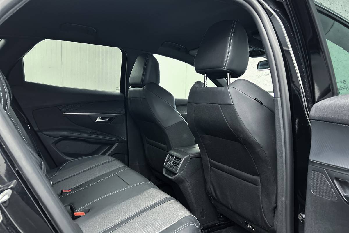 Peugeot 3008 Peugeot 3008 1.6 HYbrid 225 Allure | Camera | Half lederen bekleding | Navigatie