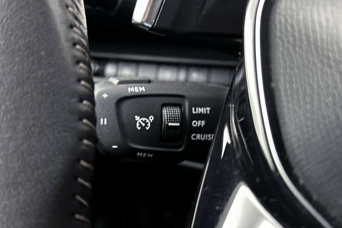 Peugeot 3008 Peugeot 3008 1.6 HYbrid 225 Allure | Camera | Half lederen bekleding | Navigatie