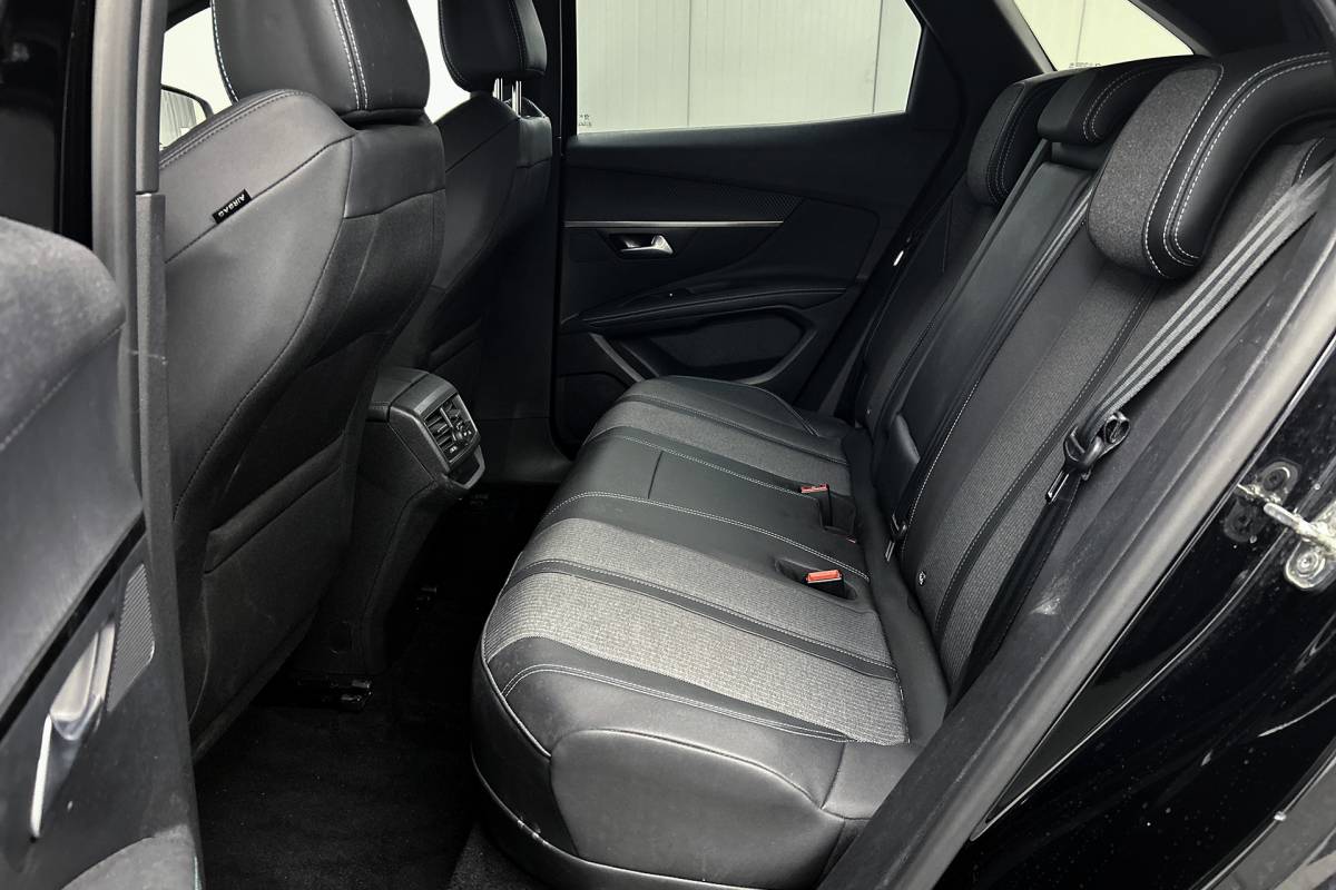 Peugeot 3008 Peugeot 3008 1.6 HYbrid 225 Allure | Camera | Half lederen bekleding | Navigatie