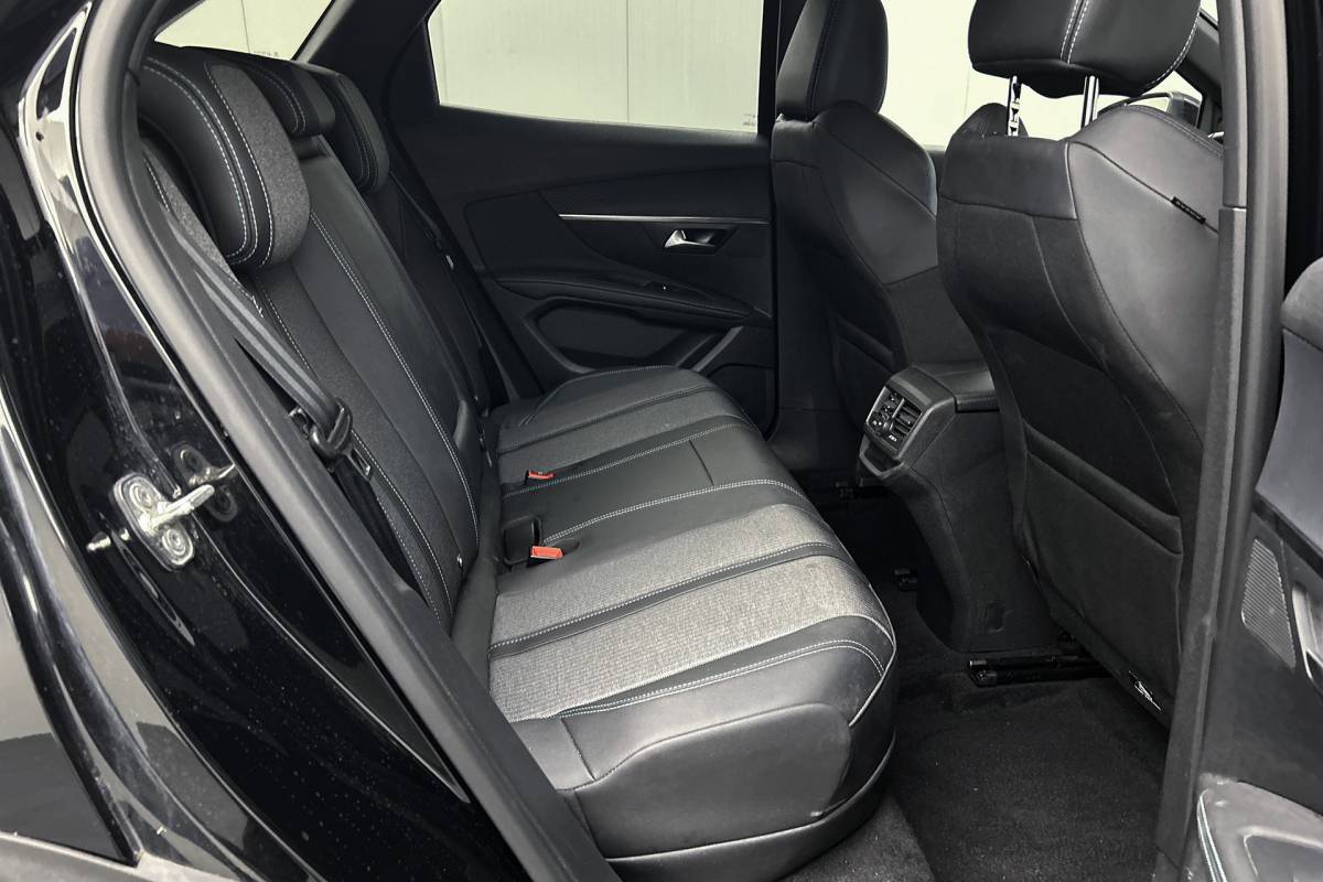Peugeot 3008 Peugeot 3008 1.6 HYbrid 225 Allure | Camera | Half lederen bekleding | Navigatie