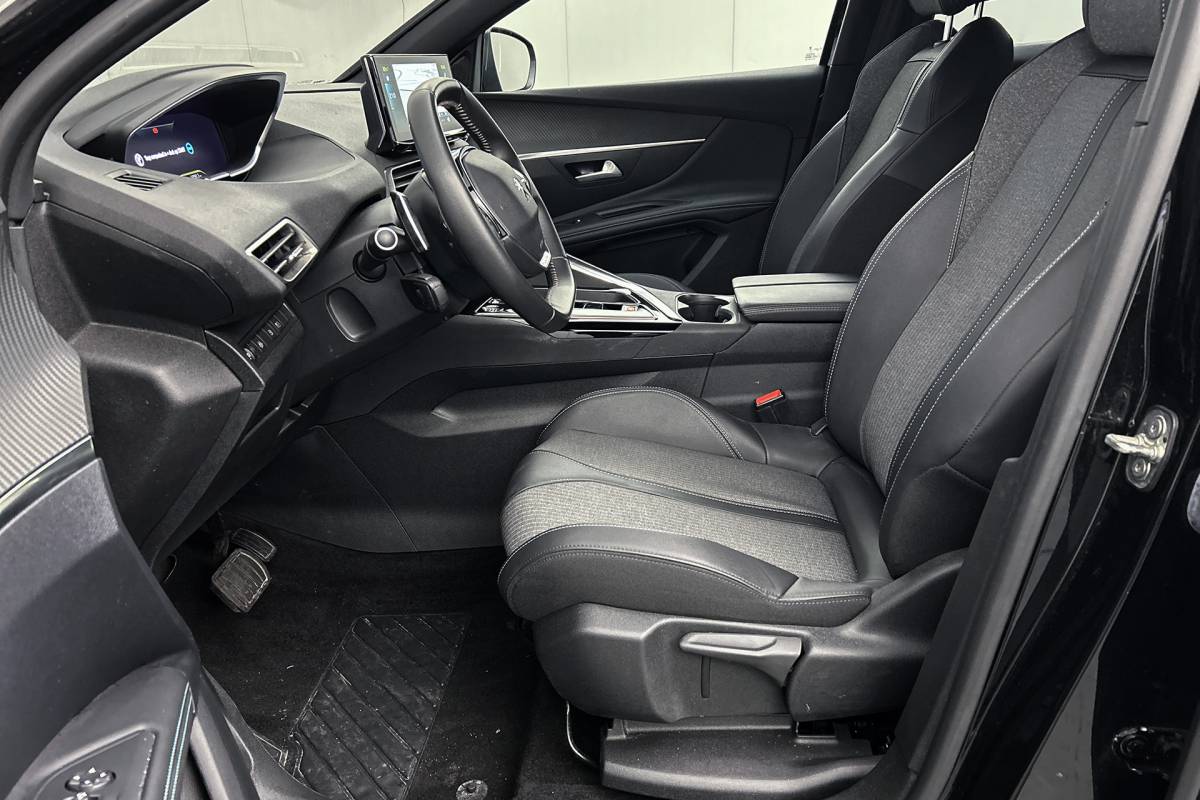 Peugeot 3008 Peugeot 3008 1.6 HYbrid 225 Allure | Camera | Half lederen bekleding | Navigatie