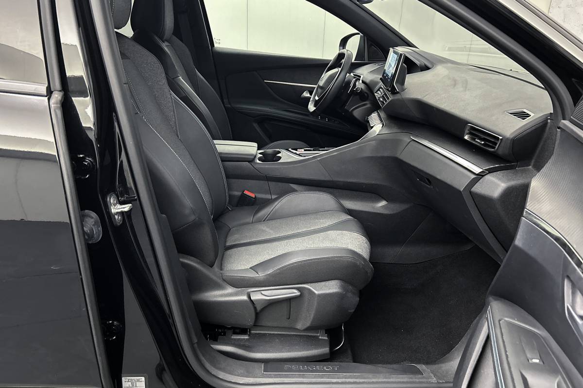 Peugeot 3008 Peugeot 3008 1.6 HYbrid 225 Allure | Camera | Half lederen bekleding | Navigatie