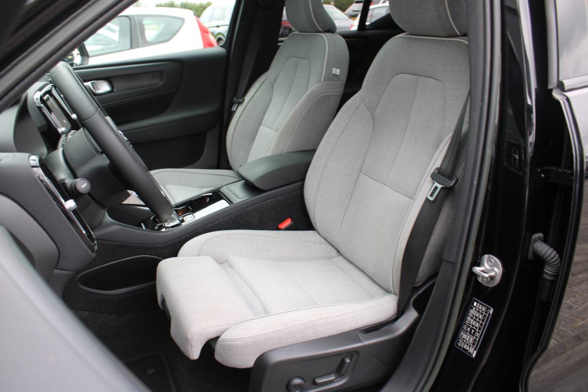 Volvo XC40 Volvo XC40 232PK Recharge Ultimate 70 kWh | Schuif/kanteldak | H&K Audio | El. stoelen | Pilot Assist | 360 Camera |