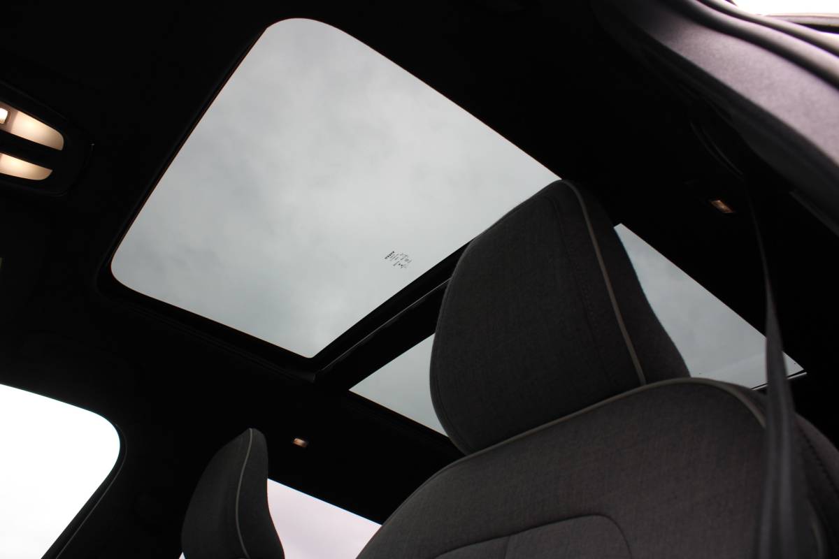 Volvo XC40 Volvo XC40 232PK Recharge Ultimate 70 kWh | Schuif/kanteldak | H&K Audio | El. stoelen | Pilot Assist | 360 Camera |