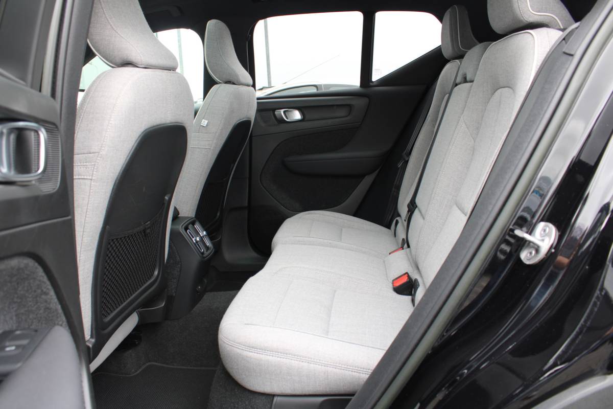 Volvo XC40 Volvo XC40 232PK Recharge Ultimate 70 kWh | Schuif/kanteldak | H&K Audio | El. stoelen | Pilot Assist | 360 Camera |