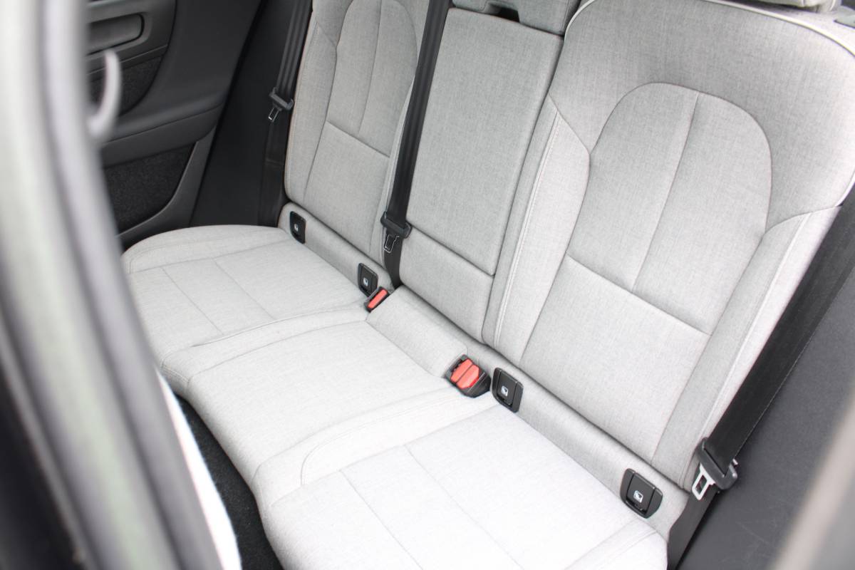 Volvo XC40 Volvo XC40 232PK Recharge Ultimate 70 kWh | Schuif/kanteldak | H&K Audio | El. stoelen | Pilot Assist | 360 Camera |