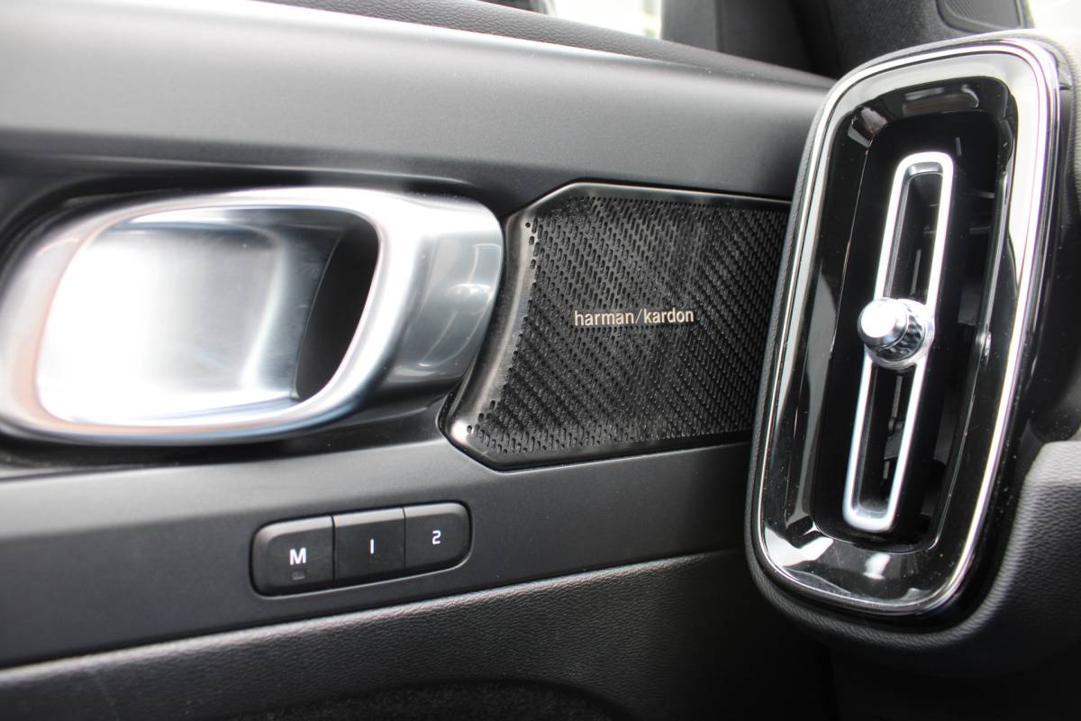 Volvo XC40 Volvo XC40 232PK Recharge Ultimate 70 kWh | Schuif/kanteldak | H&K Audio | El. stoelen | Pilot Assist | 360 Camera |