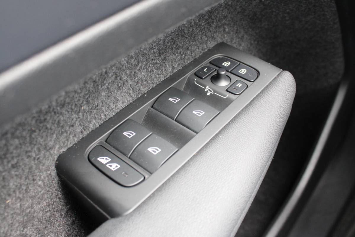 Volvo XC40 Volvo XC40 232PK Recharge Ultimate 70 kWh | Schuif/kanteldak | H&K Audio | El. stoelen | Pilot Assist | 360 Camera |