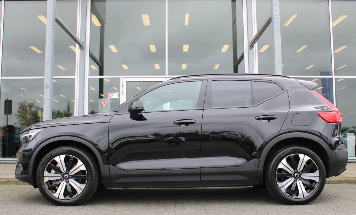 Volvo XC40 Volvo XC40 232PK Recharge Ultimate 70 kWh | Schuif/kanteldak | H&K Audio | El. stoelen | Pilot Assist | 360 Camera |
