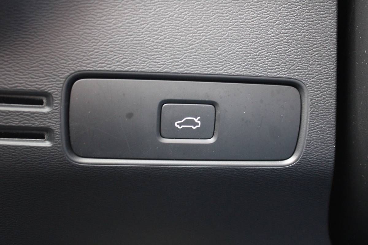 Volvo XC40 Volvo XC40 232PK Recharge Ultimate 70 kWh | Schuif/kanteldak | H&K Audio | El. stoelen | Pilot Assist | 360 Camera |