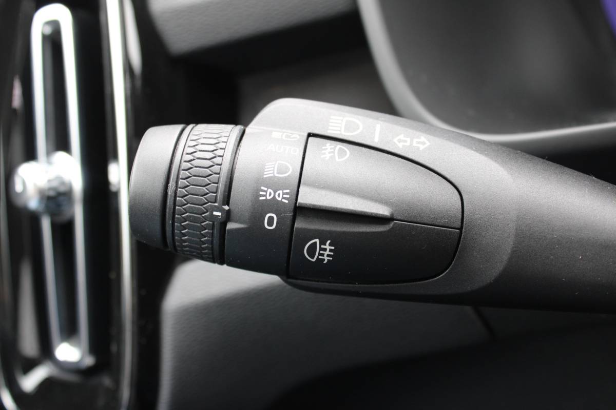 Volvo XC40 Volvo XC40 232PK Recharge Ultimate 70 kWh | Schuif/kanteldak | H&K Audio | El. stoelen | Pilot Assist | 360 Camera |