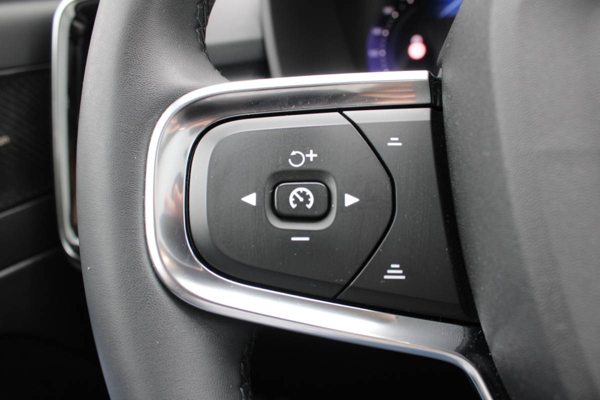 Volvo XC40 Volvo XC40 232PK Recharge Ultimate 70 kWh | Schuif/kanteldak | H&K Audio | El. stoelen | Pilot Assist | 360 Camera |