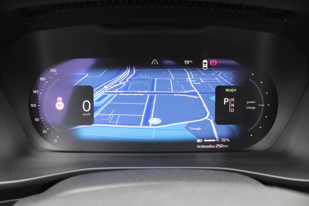 Volvo XC40 Volvo XC40 232PK Recharge Ultimate 70 kWh | Schuif/kanteldak | H&K Audio | El. stoelen | Pilot Assist | 360 Camera |