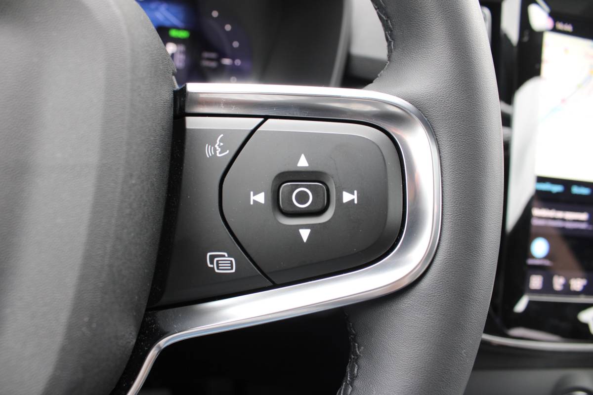 Volvo XC40 Volvo XC40 232PK Recharge Ultimate 70 kWh | Schuif/kanteldak | H&K Audio | El. stoelen | Pilot Assist | 360 Camera |