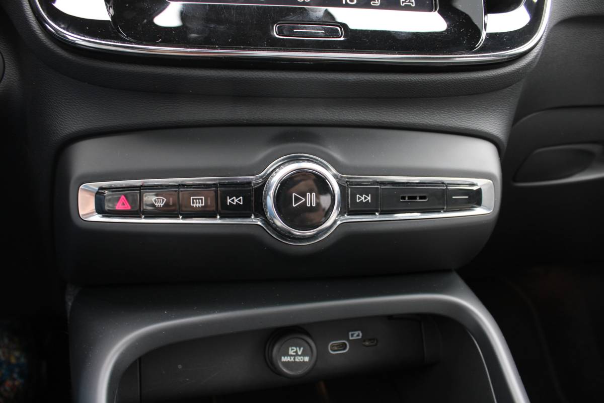 Volvo XC40 Volvo XC40 232PK Recharge Ultimate 70 kWh | Schuif/kanteldak | H&K Audio | El. stoelen | Pilot Assist | 360 Camera |