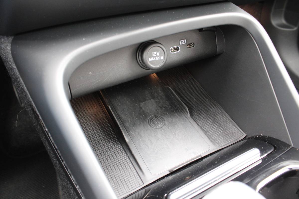 Volvo XC40 Volvo XC40 232PK Recharge Ultimate 70 kWh | Schuif/kanteldak | H&K Audio | El. stoelen | Pilot Assist | 360 Camera |