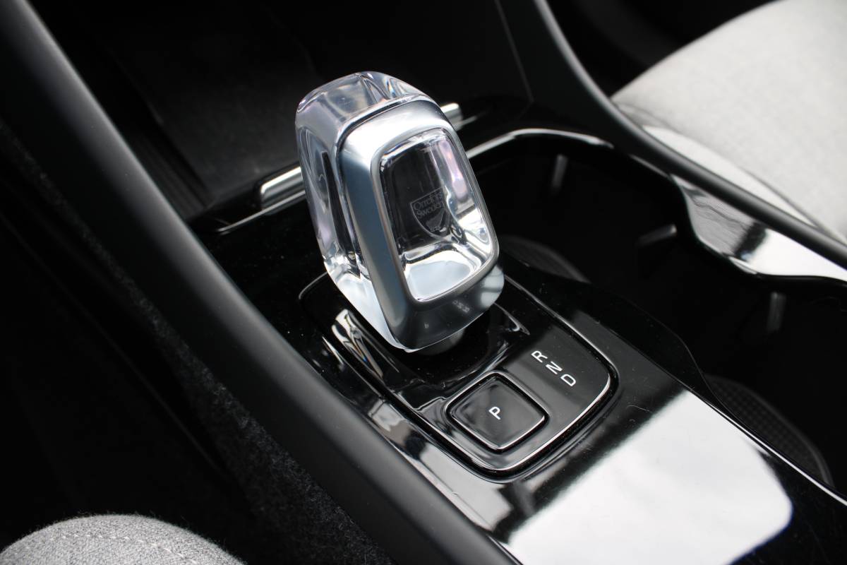 Volvo XC40 Volvo XC40 232PK Recharge Ultimate 70 kWh | Schuif/kanteldak | H&K Audio | El. stoelen | Pilot Assist | 360 Camera |