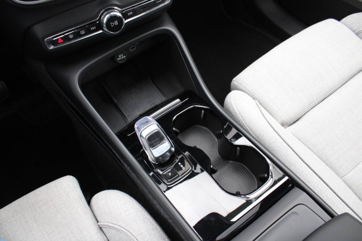 Volvo XC40 Volvo XC40 232PK Recharge Ultimate 70 kWh | Schuif/kanteldak | H&K Audio | El. stoelen | Pilot Assist | 360 Camera |