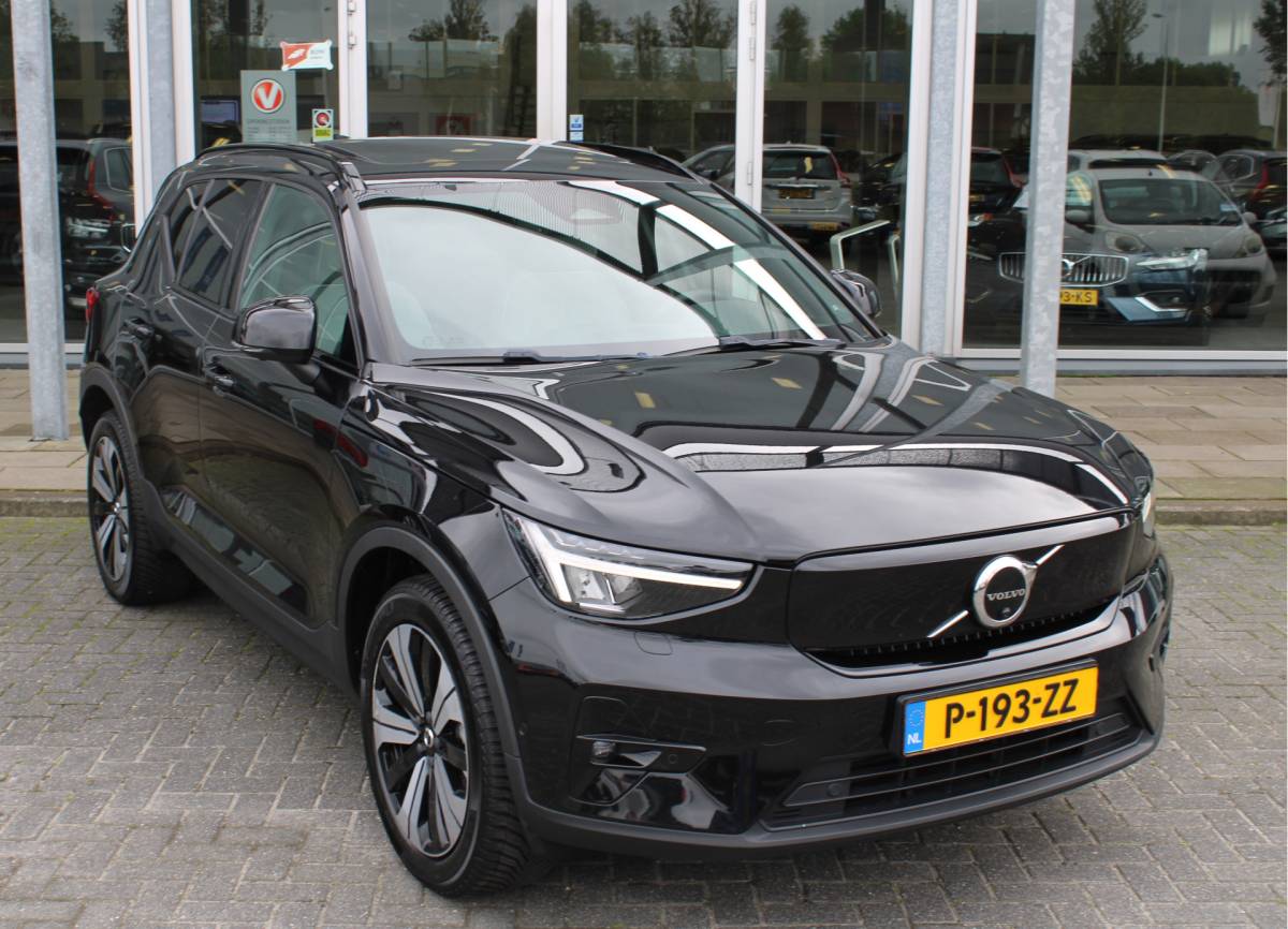 Volvo XC40 Volvo XC40 232PK Recharge Ultimate 70 kWh | Schuif/kanteldak | H&K Audio | El. stoelen | Pilot Assist | 360 Camera |