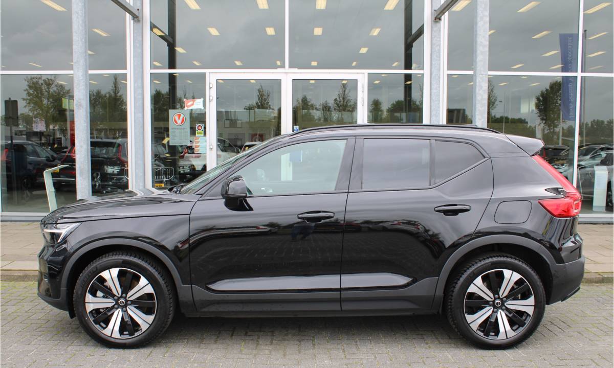 Volvo XC40 Volvo XC40 232PK Recharge Ultimate 70 kWh | Schuif/kanteldak | H&K Audio | El. stoelen | Pilot Assist | 360 Camera |