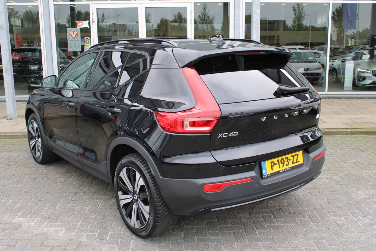 Volvo XC40 Volvo XC40 232PK Recharge Ultimate 70 kWh | Schuif/kanteldak | H&K Audio | El. stoelen | Pilot Assist | 360 Camera |