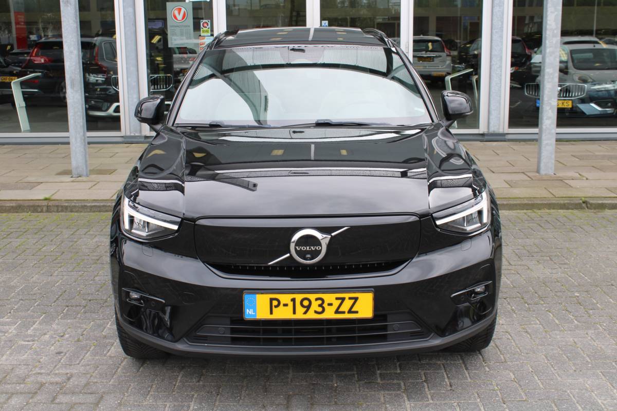 Volvo XC40 Volvo XC40 232PK Recharge Ultimate 70 kWh | Schuif/kanteldak | H&K Audio | El. stoelen | Pilot Assist | 360 Camera |