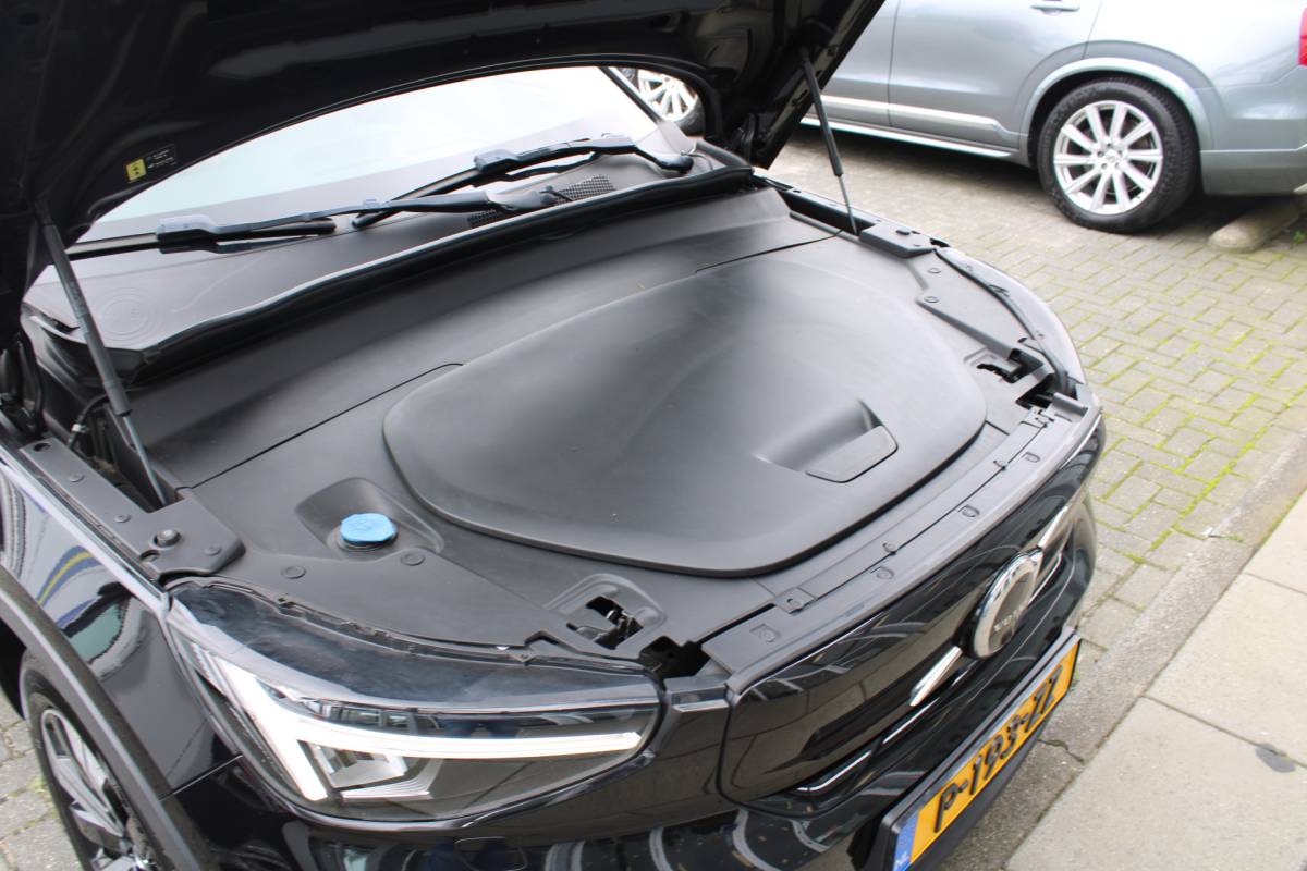 Volvo XC40 Volvo XC40 232PK Recharge Ultimate 70 kWh | Schuif/kanteldak | H&K Audio | El. stoelen | Pilot Assist | 360 Camera |